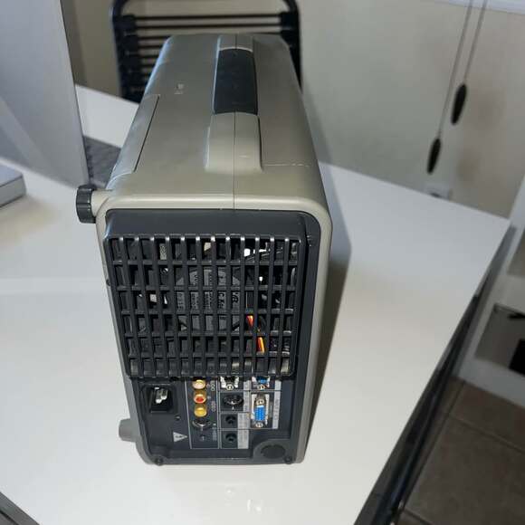 SHARP NOTEVISION TABLETOP PROJECTOR PG-C30XU  (R) - Picture 4 of 9